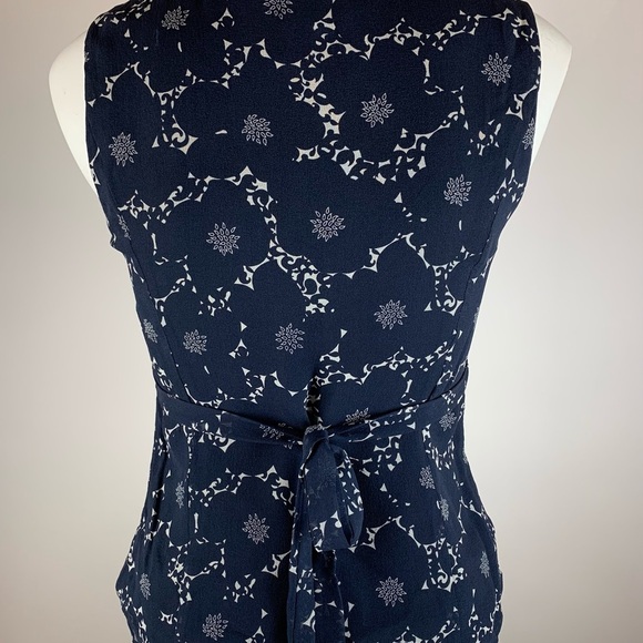 Ann Taylor Loft Sleeveless V Neck Blouse- Sz 0 - Picture 3 of 8